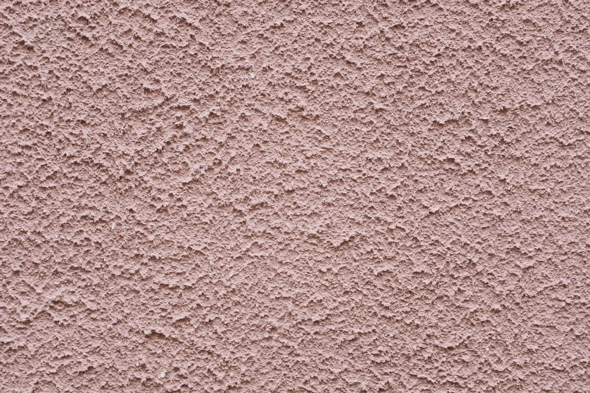 Roze sierpleister met een grove korrel, van dichtbij